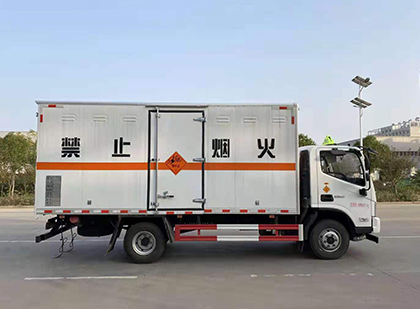 北泉镇爆破器材运输车