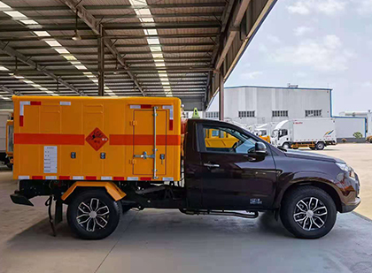 北泉镇爆破器材运输车