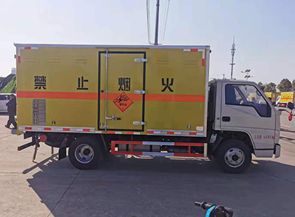 北泉镇爆破器材运输车工人安全操作规范与智能技术保障